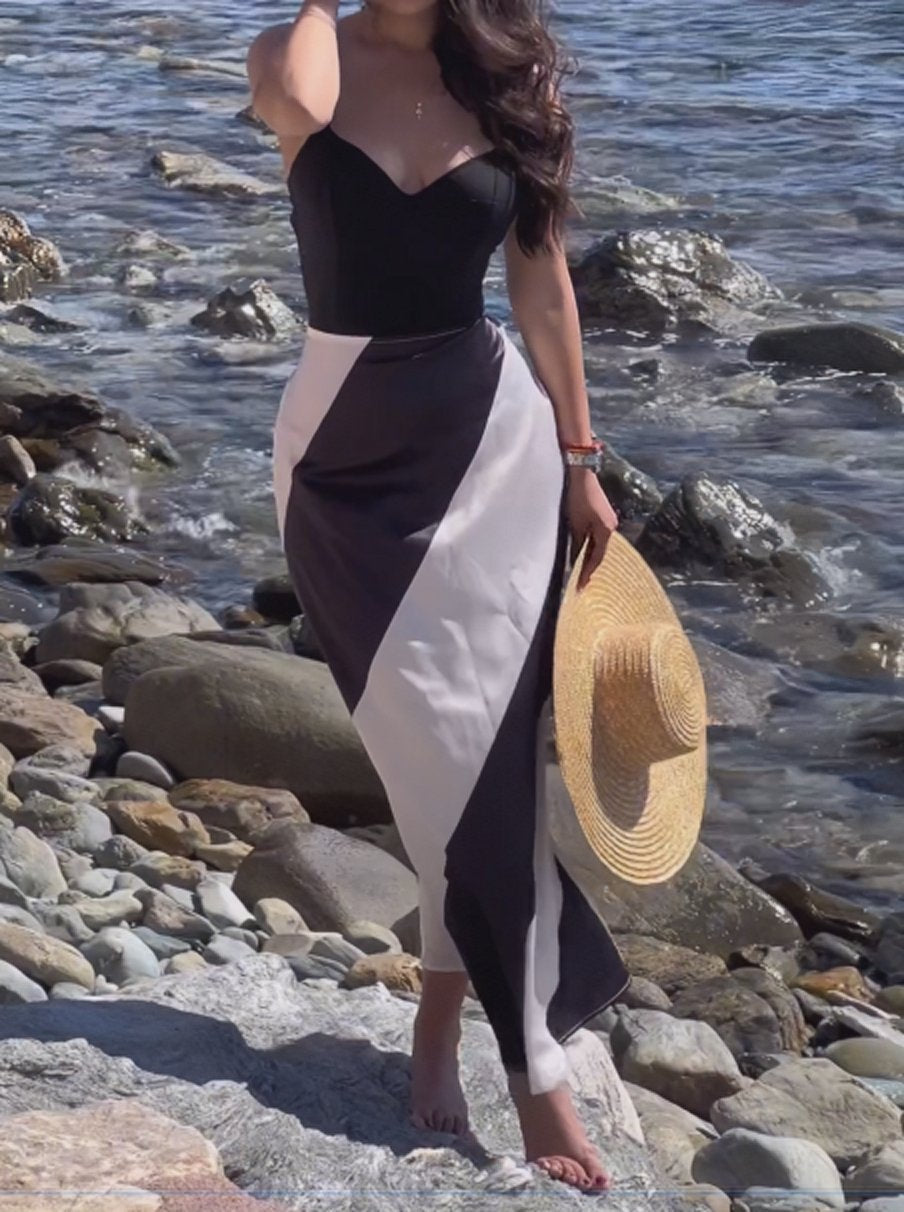 Minimalist Swimsuit With Black And White Striped Sheath Set