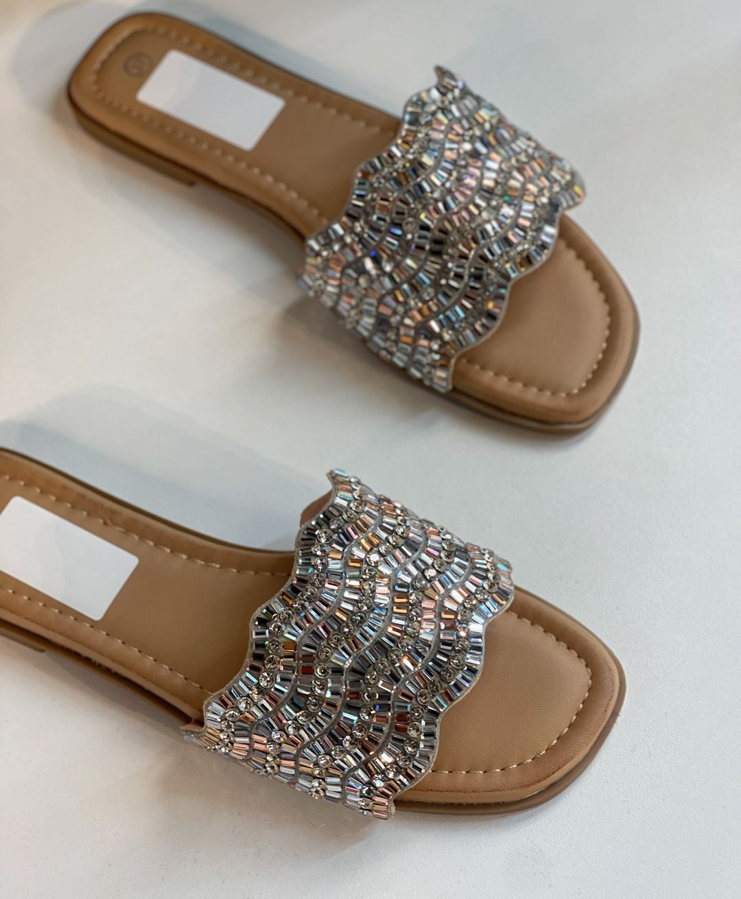 Flat Sandals With Diamonds