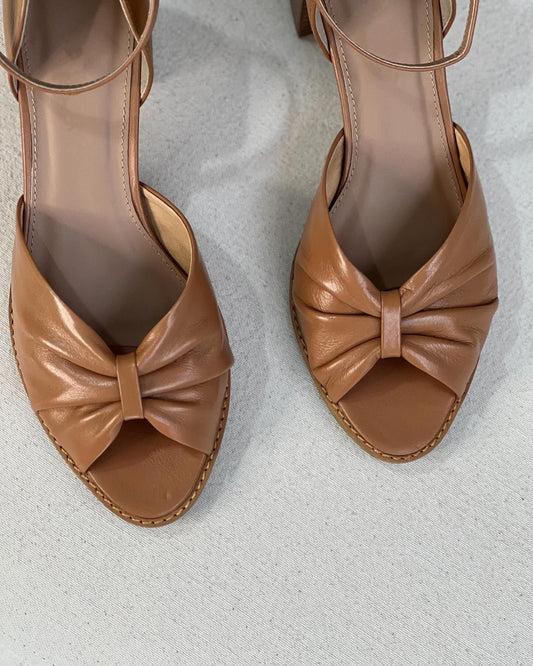 Shiny Leather Bow Mouth Sandals