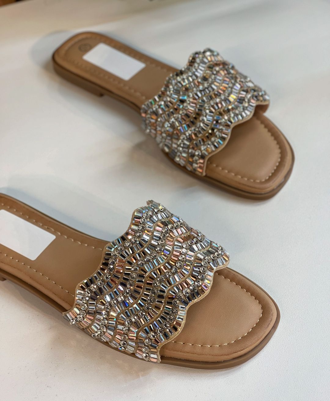 Flat Sandals With Diamonds