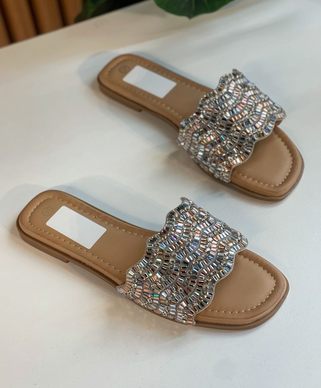 Flat Sandals With Diamonds