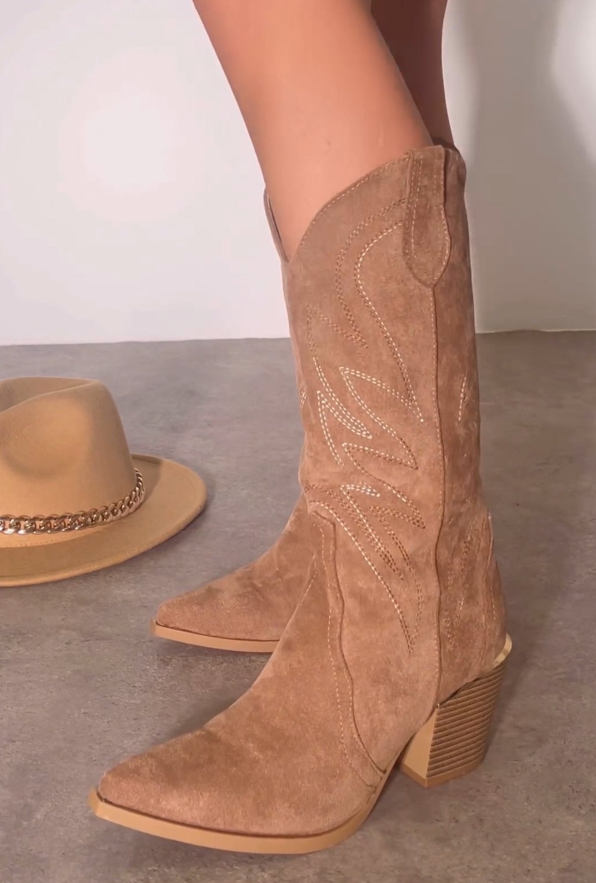 Pointed Toe Embroidered Chelsea Mid Calf Cowboy Boots